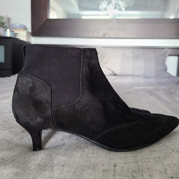 New Naturalizer suede kitten heel booties - Picture 5 of 6